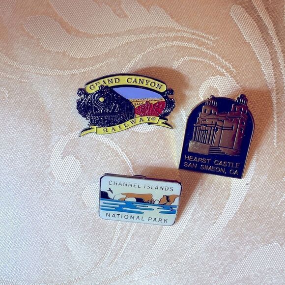 Bundle of 8 Souvenir Collectible Pins including Several Parks - Picture 3 of 7